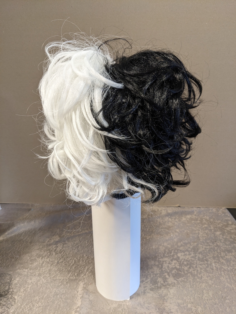 Rubie's Ms Spot/Cruella De Vil Black & White Two-Tone Wig OS 14+ - Picture 5 of 11